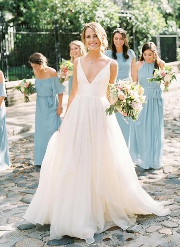 Compra Vestidos De Novia De Playa Simples Correas Cuello En V Sexy Vestido  De Novia Sin Espalda Largo Del Piso Primavera Verano Vestidos De Novia  Estilo Campestre Barato | Entrega Rápida Y