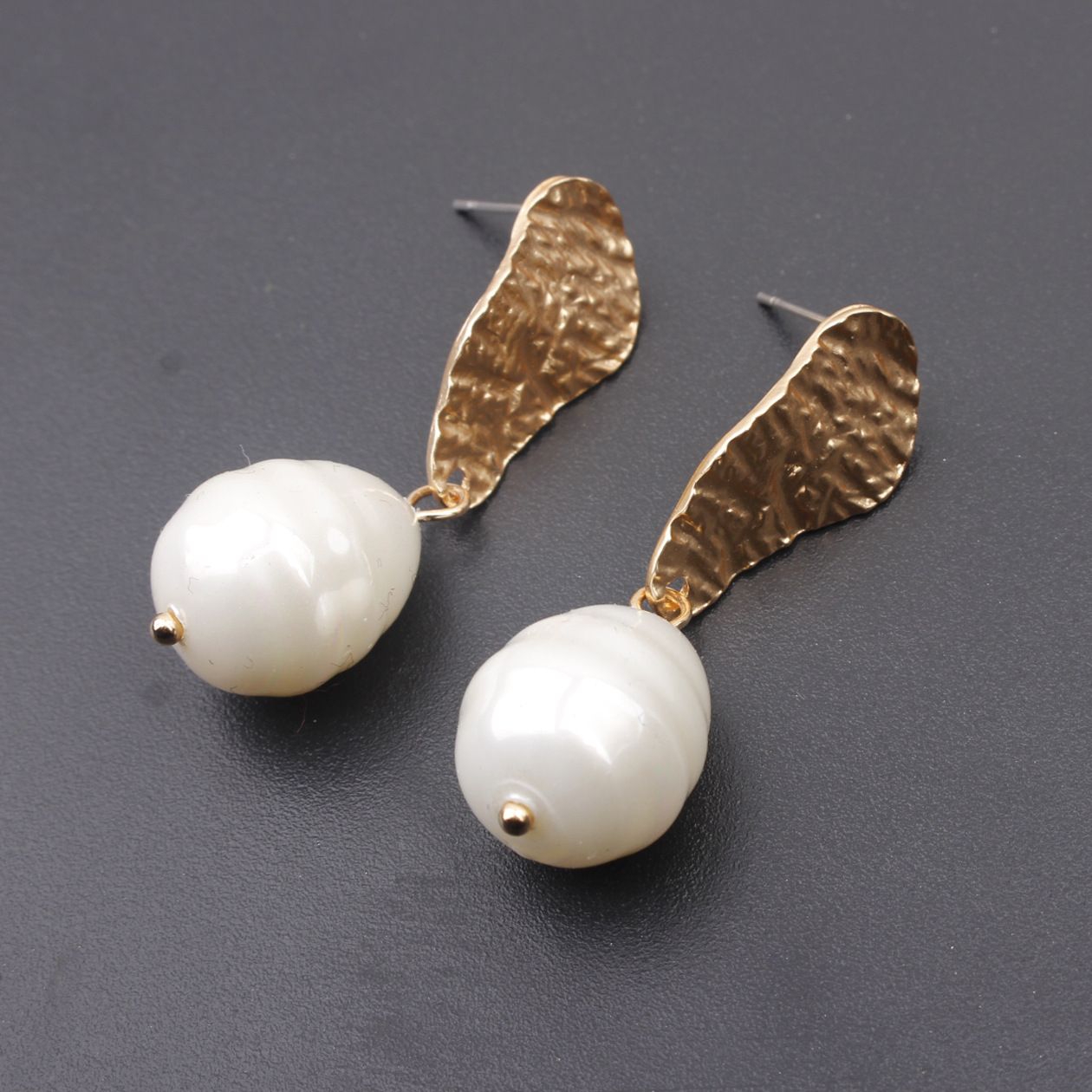 Nouvelle arrivée irrégulière en Alliage Perle Géométrique Déclaration Femmes Dangle Boucles d'oreilles pendantes Nouvelle arrivée irrégulière en Alliage Perle Géométrique Déclaration Femmes Dangle Boucles d'oreilles pendantes