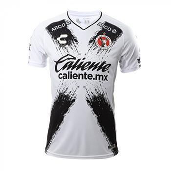 con camisa de los xolos
