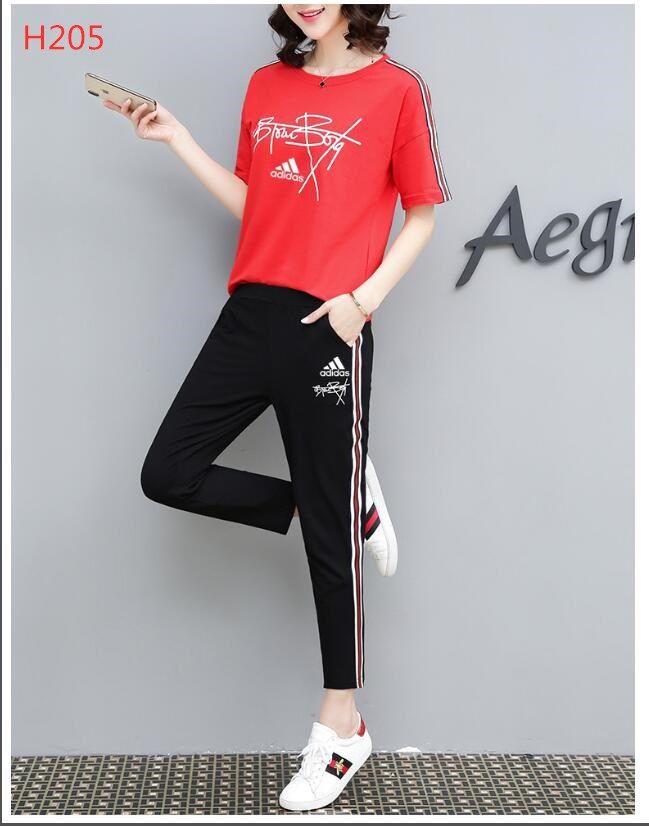 joggers and hoodie outfit