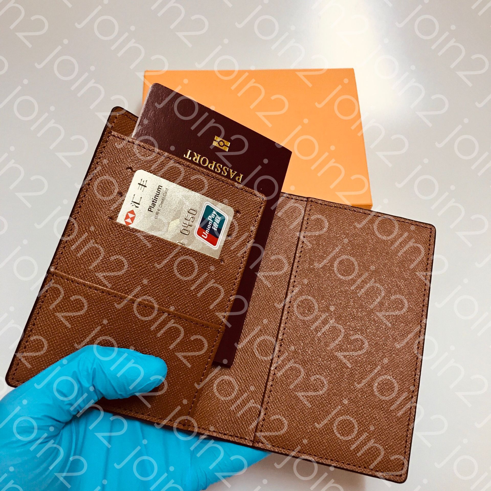 M60181 PASSPORT COVER Designer Womens 