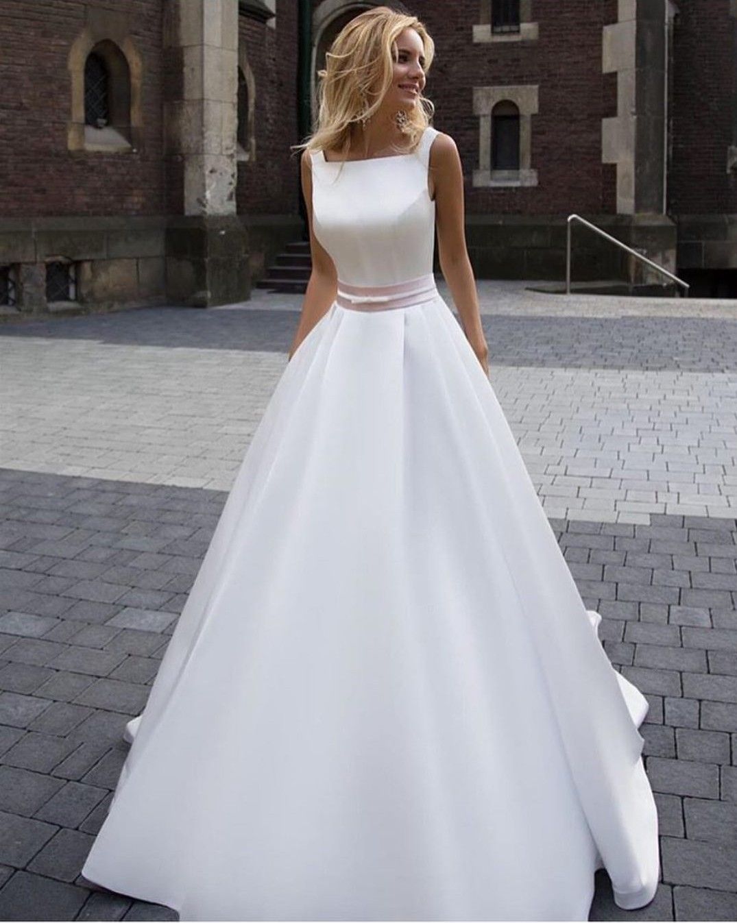 Compre 2018 Vestido De Novia Clásico Satinado Una Línea De Cuello Cuadrado  Simle Elegante Piso De Longitud Vestidos De Novia Vestido De Novia A 88,61  € Del Lovebridals1 | Es.Dhgate.Com