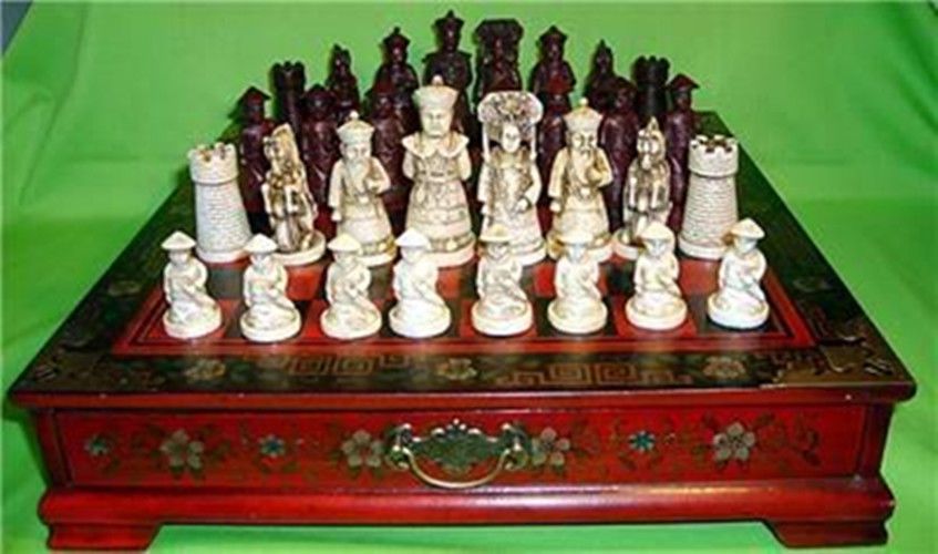 collectibles vintage 32 chess set with wooden coffee table collectibles vintage 32 chess set with wooden coffee table