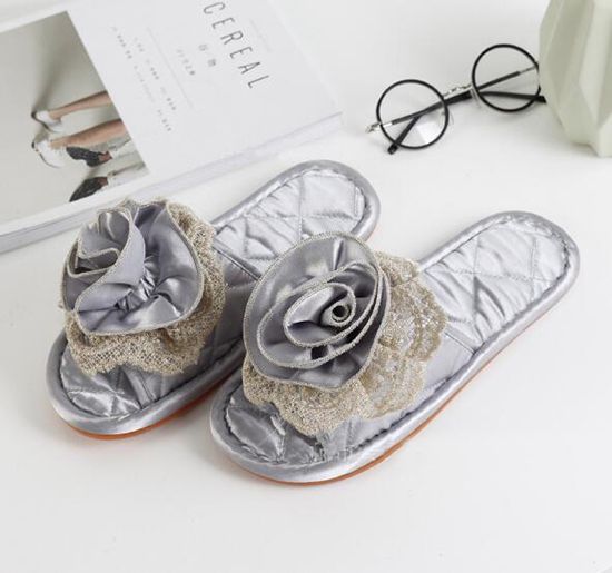 Compra Zapatillas De Casa Venta Al Por Mayor Encaje Rojo Brillante Boda  Hombre Y Mujer Amantes Salón De Belleza Imitación Zapatillas De Suela De  Tendón De Buey Barato | Entrega Rápida Y