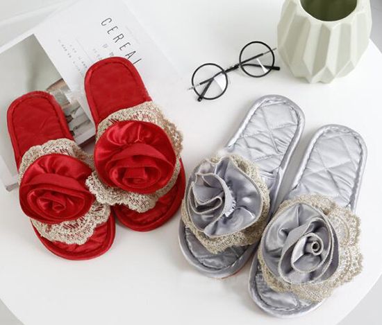 Compra Zapatillas De Casa Venta Al Por Mayor Encaje Rojo Brillante Boda  Hombre Y Mujer Amantes Salón De Belleza Imitación Zapatillas De Suela De  Tendón De Buey Barato | Entrega Rápida Y