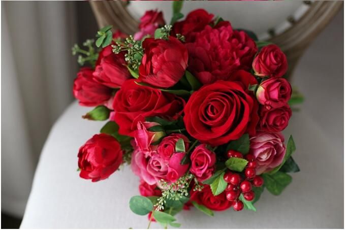 Western Style Sztuczne Ślubne Kwiaty Bukiety Bridal Red Róże Piwonia Tulipan Bukiet ślubny Dla Narzeczonych Druhna Broszka Bukiet Mariage