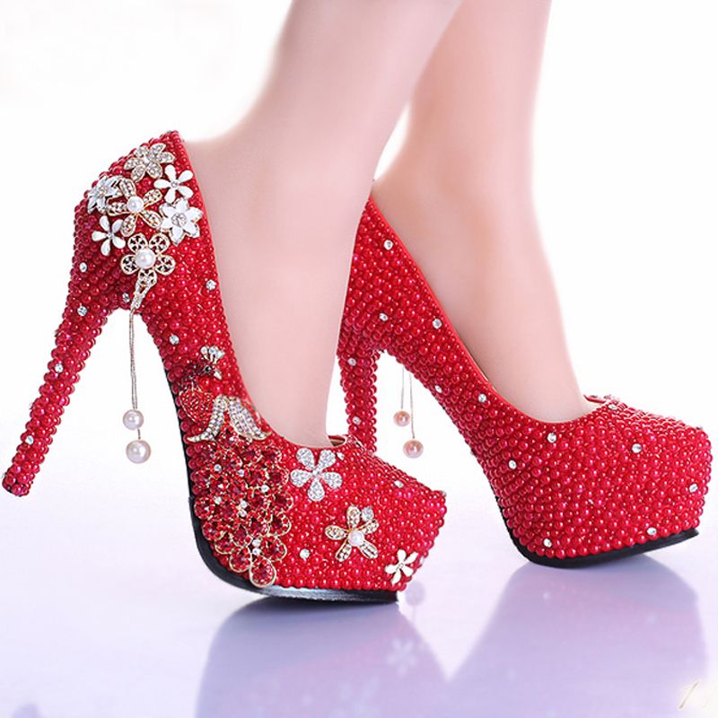 Foto do buquê com o sapato é indispensável para o álbum :: Geovanna Cristina