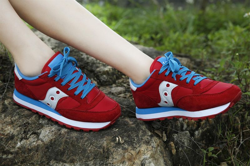 saucony classic shoes