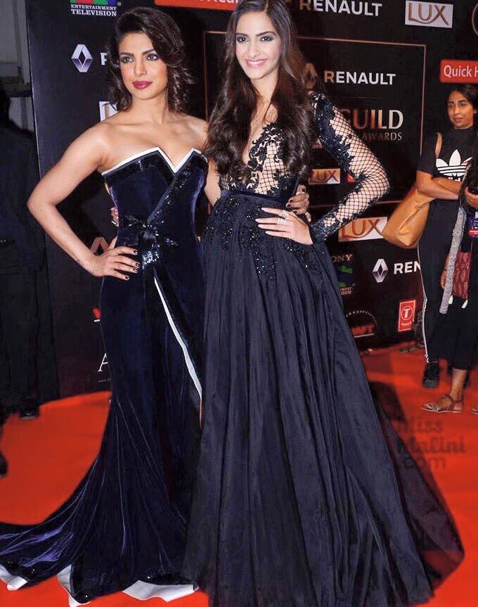 Sonam Kapoor Navy Blue Lace Applique Long Sleeve Formal Evening ...