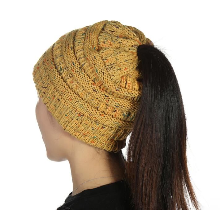 knit hat with ponytail hole