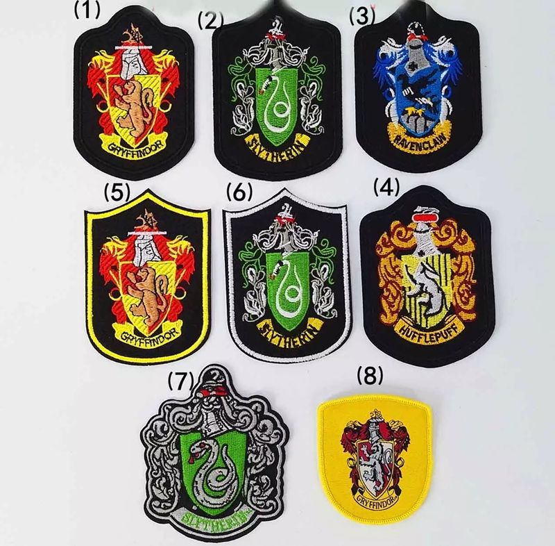 Penna con stemma di Serpeverde HARRY POTTER Penna con stemma di Serpeverde HARRY POTTER