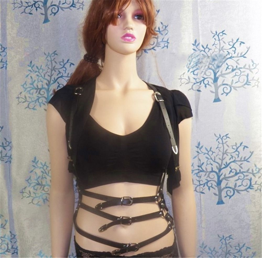 zhenshini-v-kozhanom-bandazhe-porno