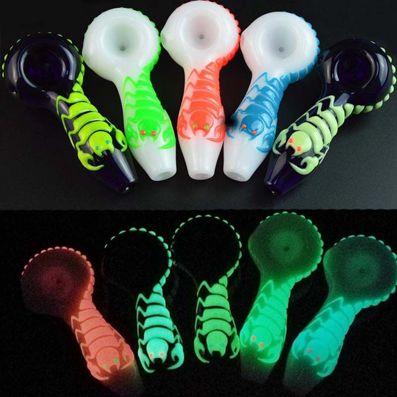 2021 Smoking Pipes Glow In The Dark Glass Oil Burner Hand Pipes