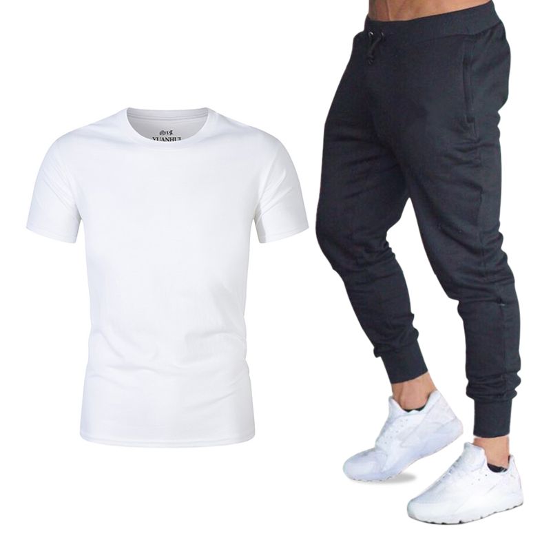 t shirt nei pantaloni uomo