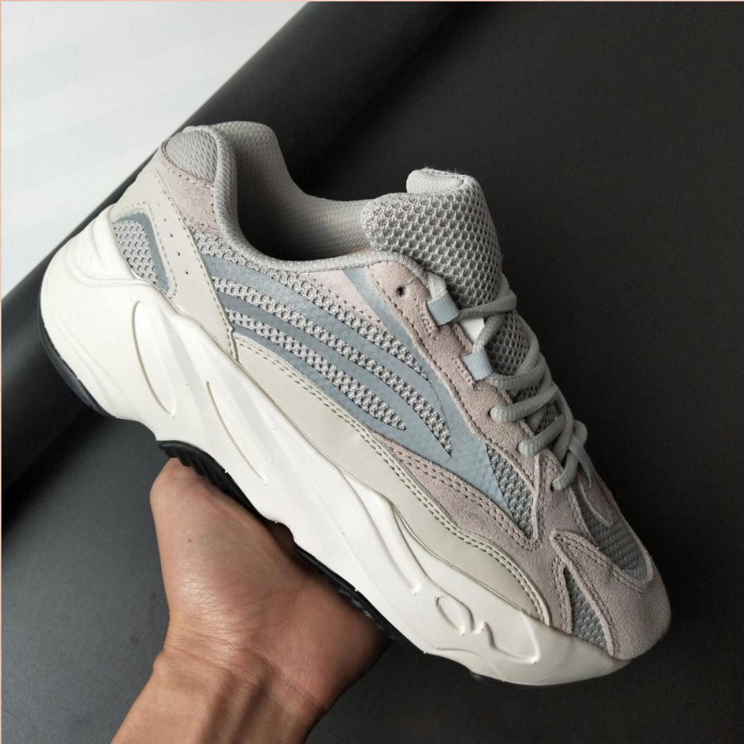 adidas yeezy boost 700 negras