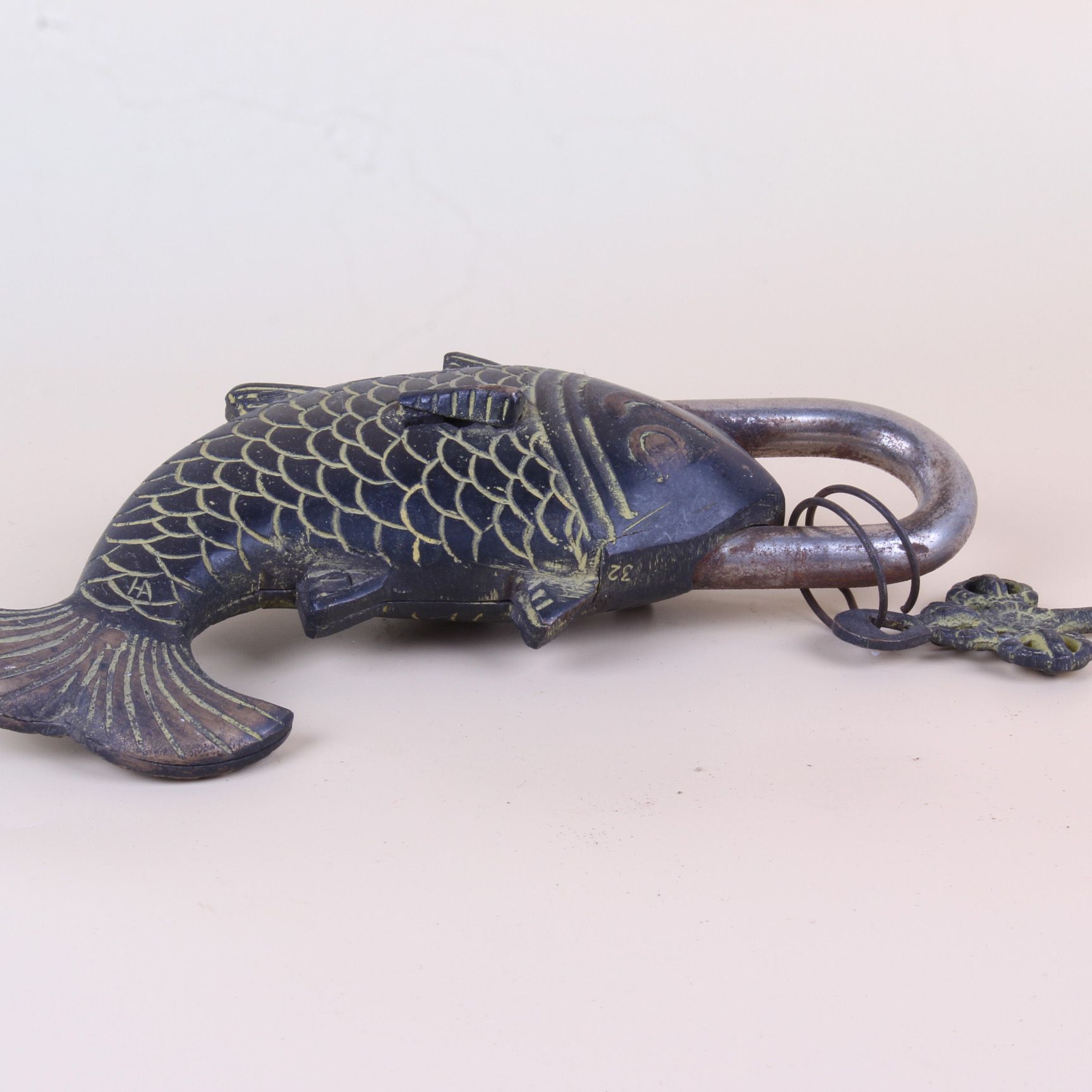 2021 Chinese Antique Collection Bronze Fish Lock & Key Statue ZJ089