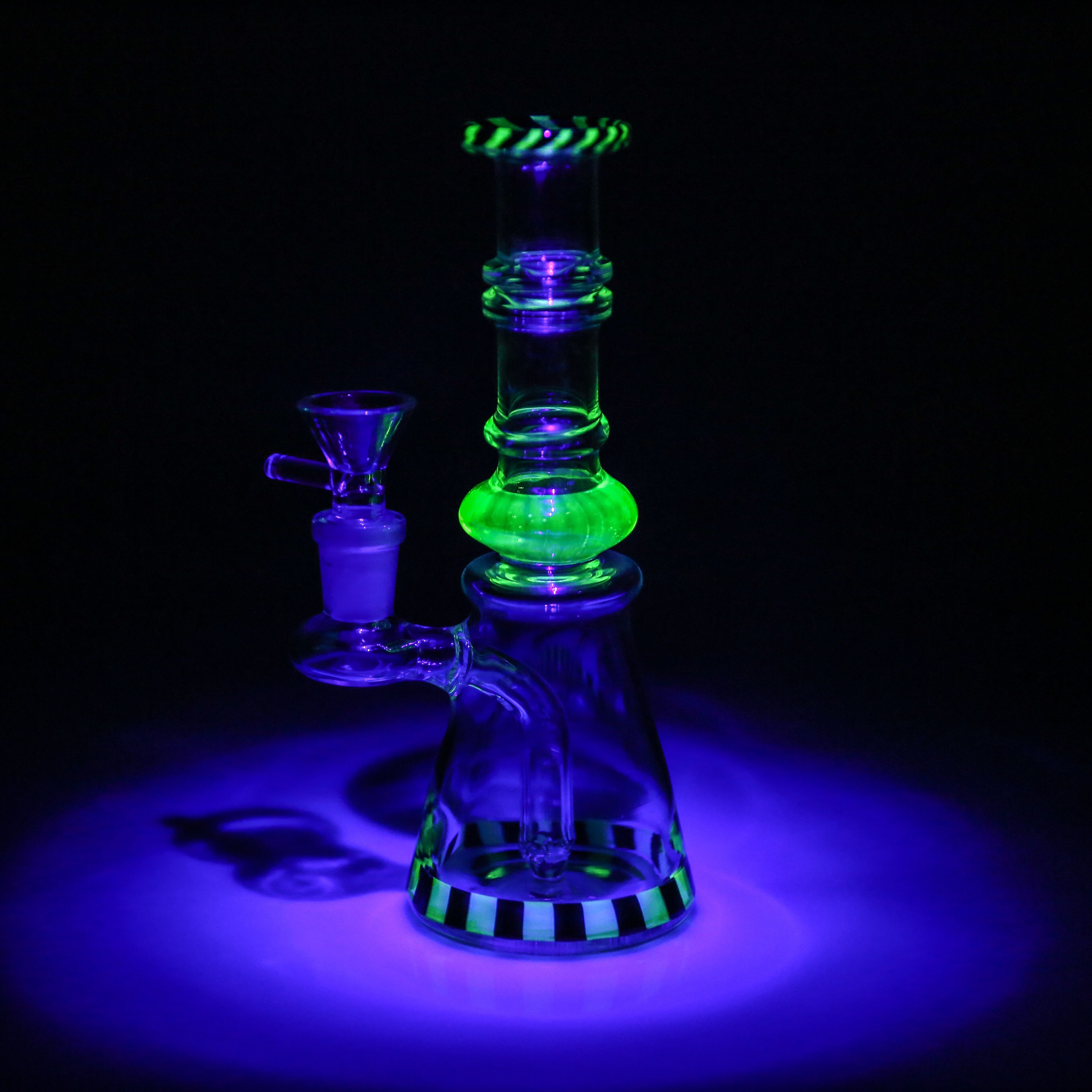 2020 Fluorescence Strong UV Glass Bongs 20cm Tall 14.4mm Joint Size