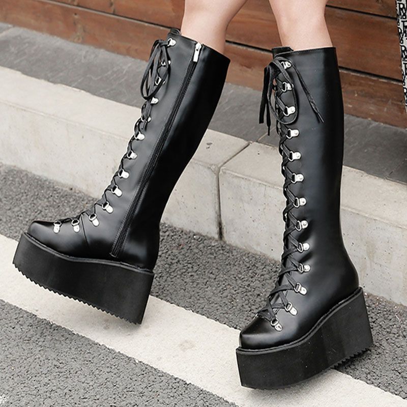 Compre O Melhor E O Mais Recente Tipo Demonia Botas Cunhas Plataforma  Sapatos Para Mulheres 2022 Goth Cross Tied Boot Knee Alto Punk Estilo  Senhoras Feminino Goth Chelsea Boot | DHgate.Com