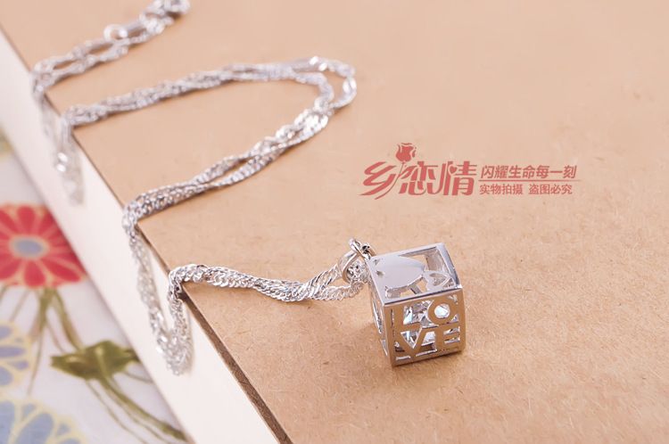 Österrikisk Diamond Necklace Magic Love Cube Crystal Cubic Zircon 925 Sterling Silver Hänge Halsband För Bröllopsklänning Sets Party