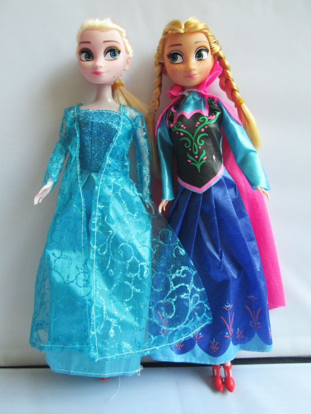Unduh 9800 Gambar Frozen Dan Barbie Terbaik 