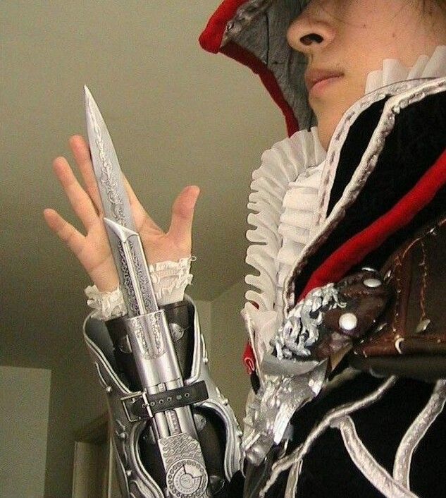 assassin's creed ezio hidden blade toy