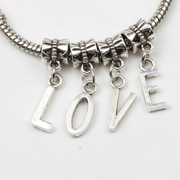 a du charme 6 lettres comm par s