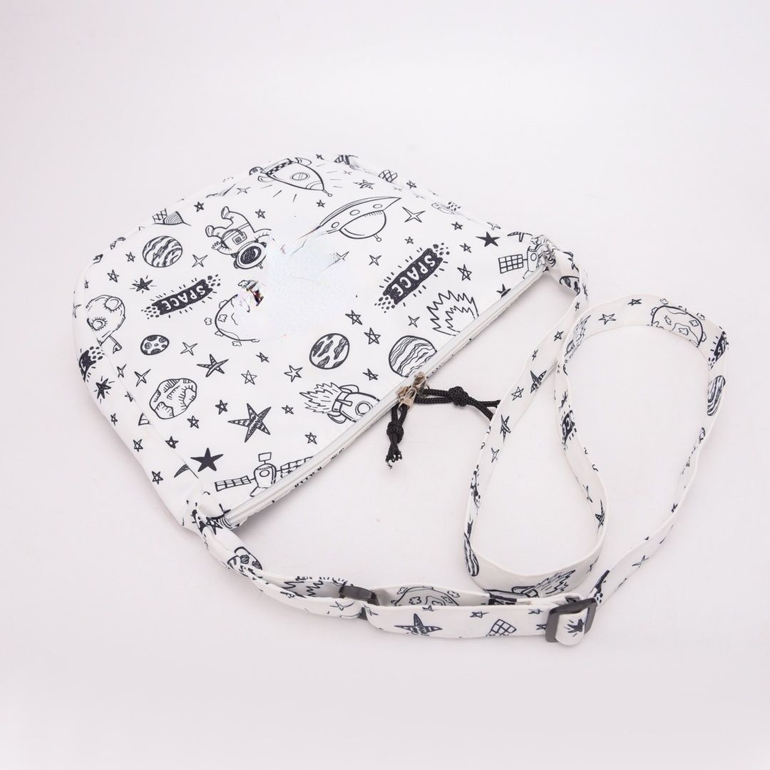 black drawstring handbolsa