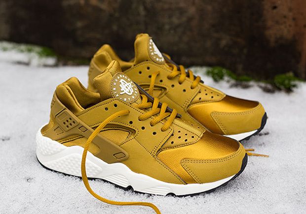 black huaraches size 5