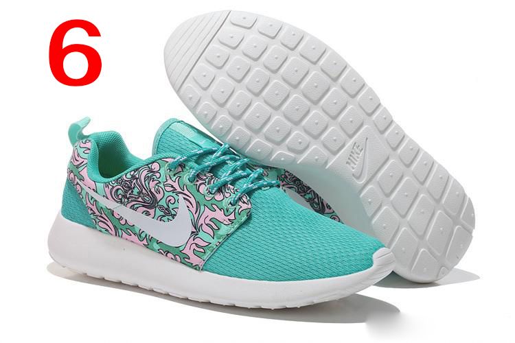 nike roshe run floral
