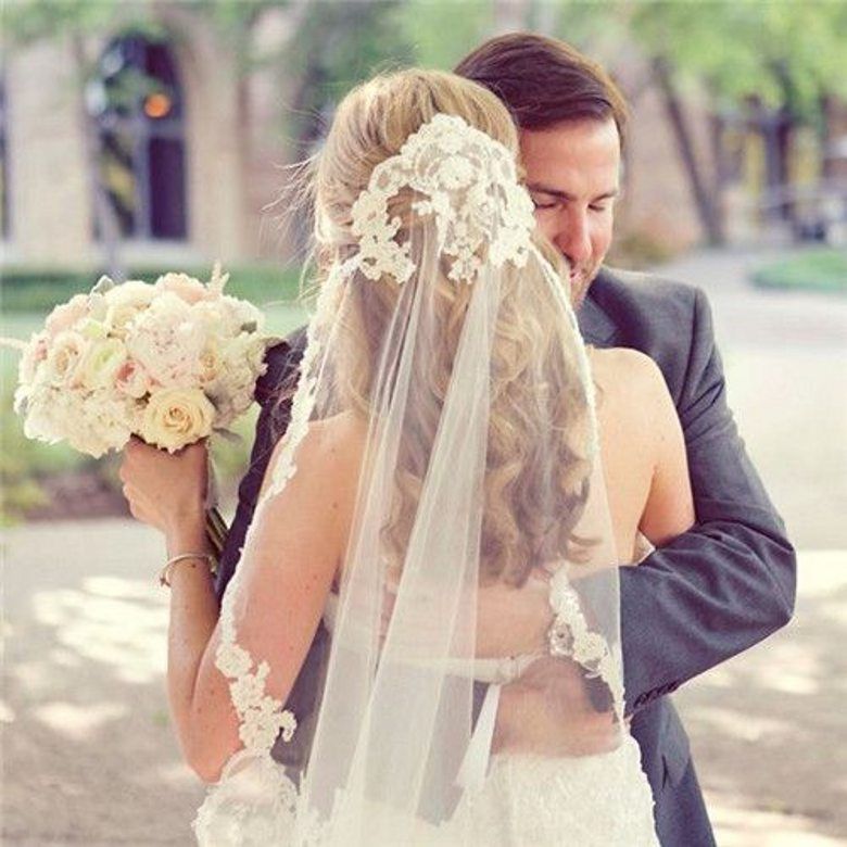 2017 Cheap Lace Wedding Veils Appliques Edged Tulle Hair Bridal