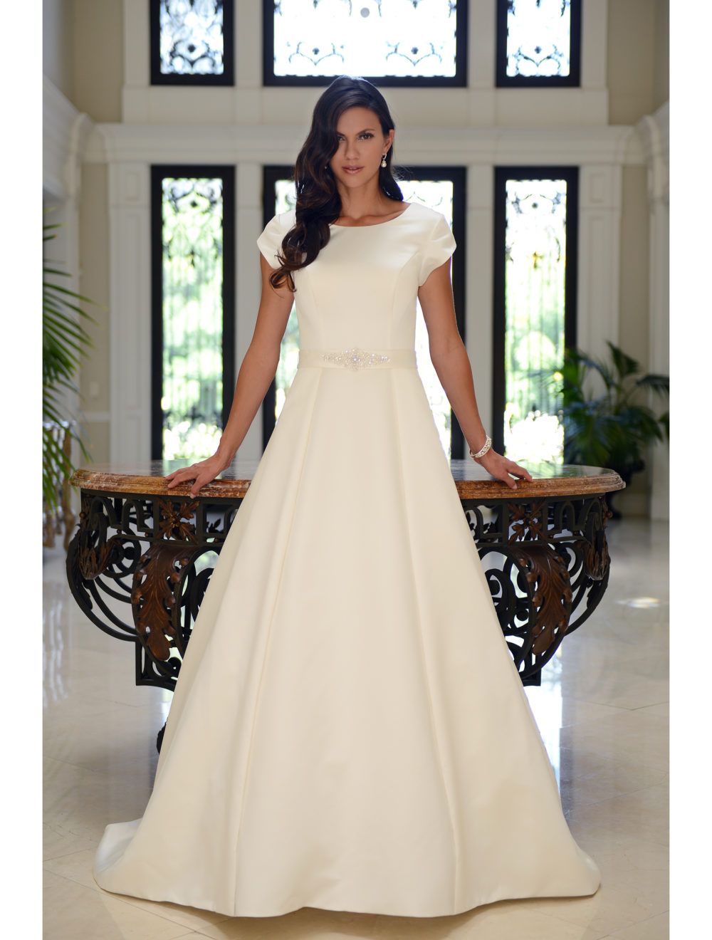 Compra Sencillo Satinado A Line Vestidos De Novia Modestos Mangas Con  Cuentas Botones Del Cinturón Volver Mujeres Vestidos De Novia Elegantes Por  Encargo Vestido De Boda SUD Barato | Entrega Rápida Y