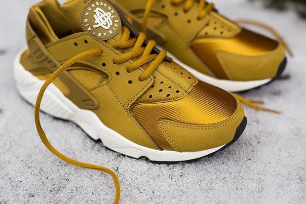 black and gold huaraches mens