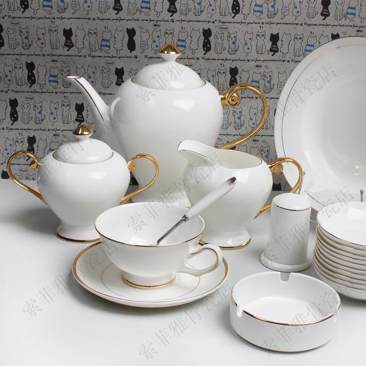 Hand Painted Christmas Dinnerware Hand Painted Christmas Dinnerware