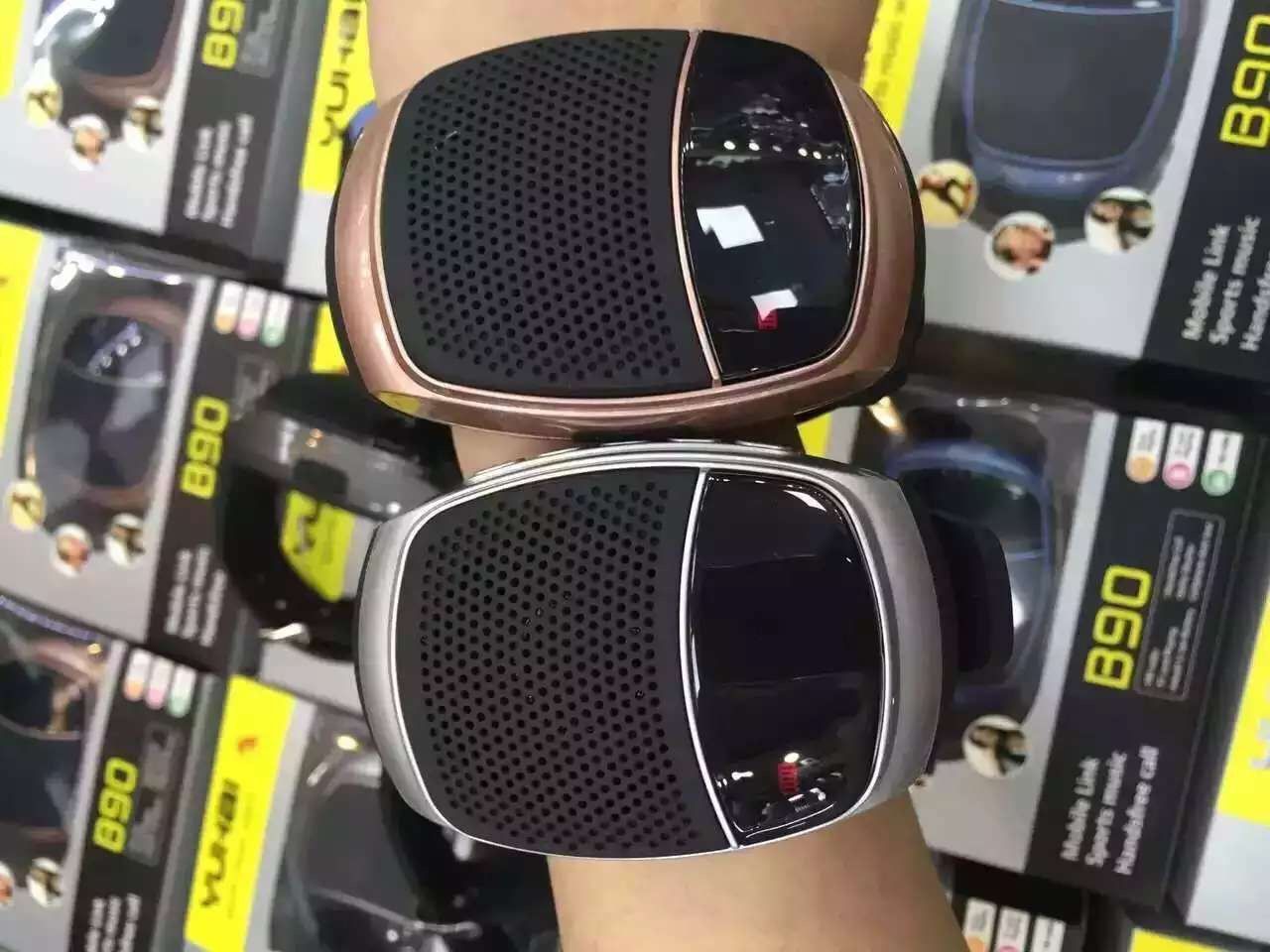 smartwatches with a speaker