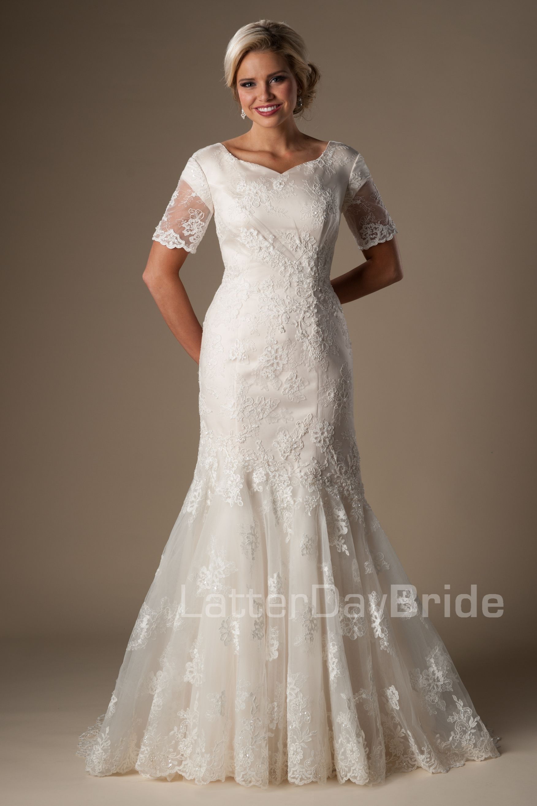 Vintage 1950s Lace Mermaid Modest Wedding Dresses With Short Sleeves ...