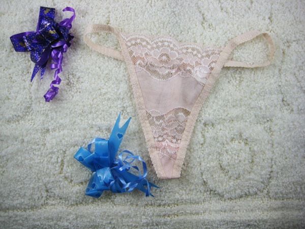 string pas cher pour femme