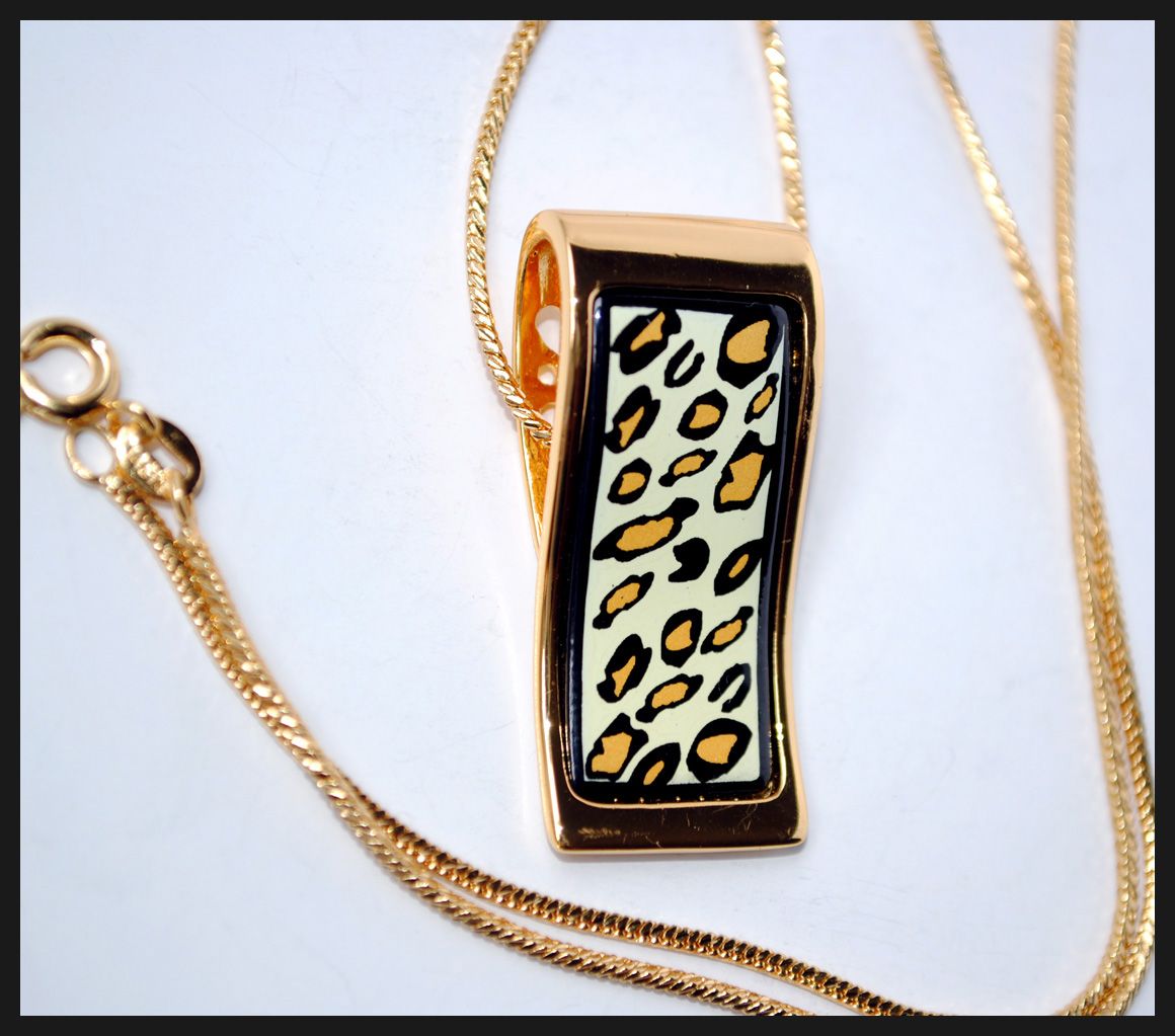 Collares de la serie Leopard Collares de esmalte chapado en oro de 18 quilates para mujer Collares con forma de 