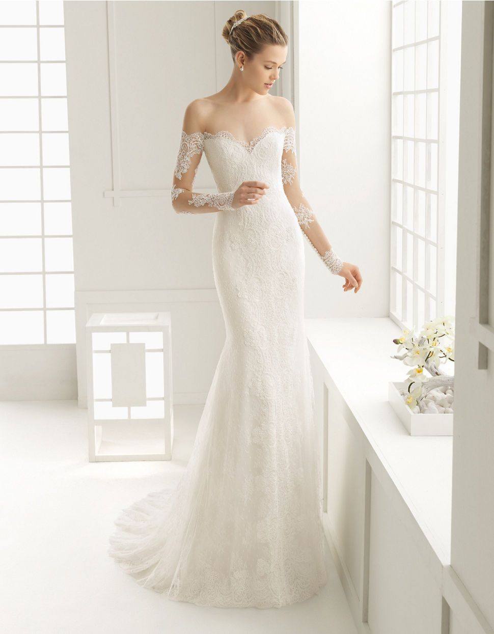 2016 chantilly lace appliques illusion long