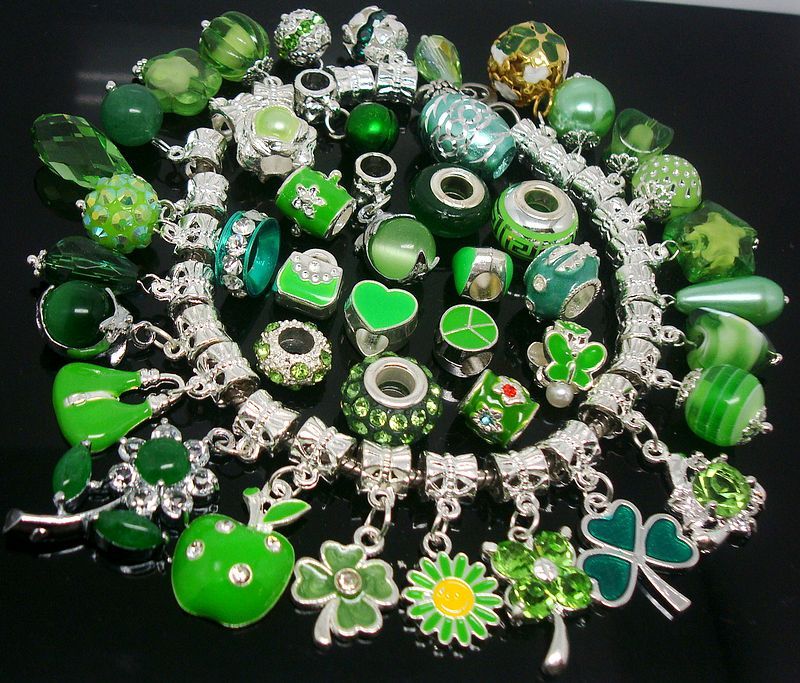 2020 Green Charms Pendants Beads For Jewelry Making Loose Charms DIY