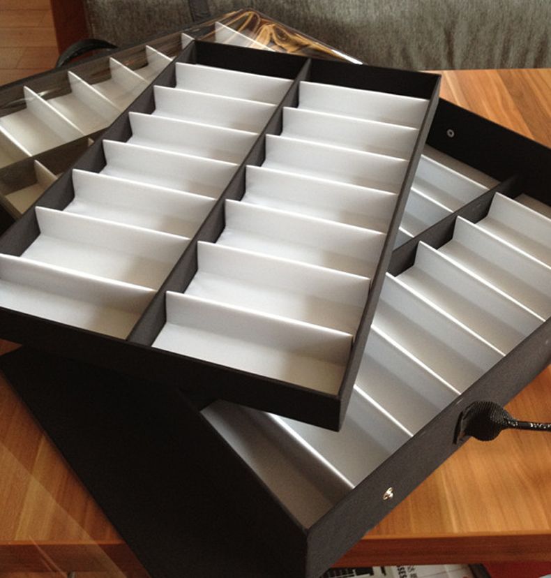 Wholesale Stylish And Cheap BRAND 32 Glasses Display Case, Eyewear