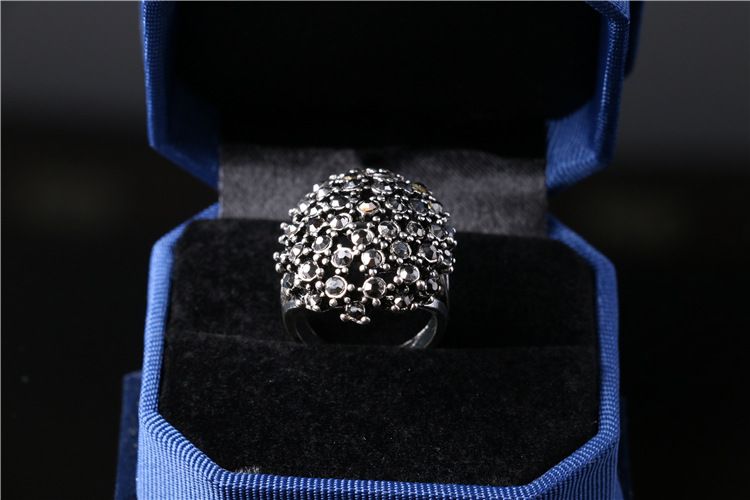 2016 패션 유럽과 미국의 블랙 다이아몬드 네 발톱 상감과 성격 조수 큰 반지 보석