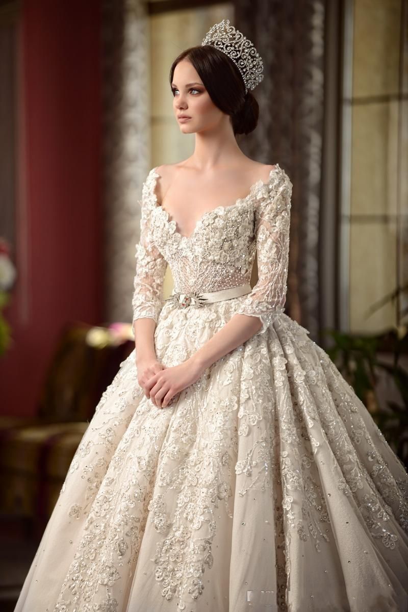 Acquistare 2017 Stile Arabo Di Lusso Un Abiti Da Sposa In Linea V Collo  Maniche Lunghe Lungo 3D Appliques Floreali Cattedrale Di Treno Abiti Da  Sposa Backless Nuziali Economico | Consegna Veloce