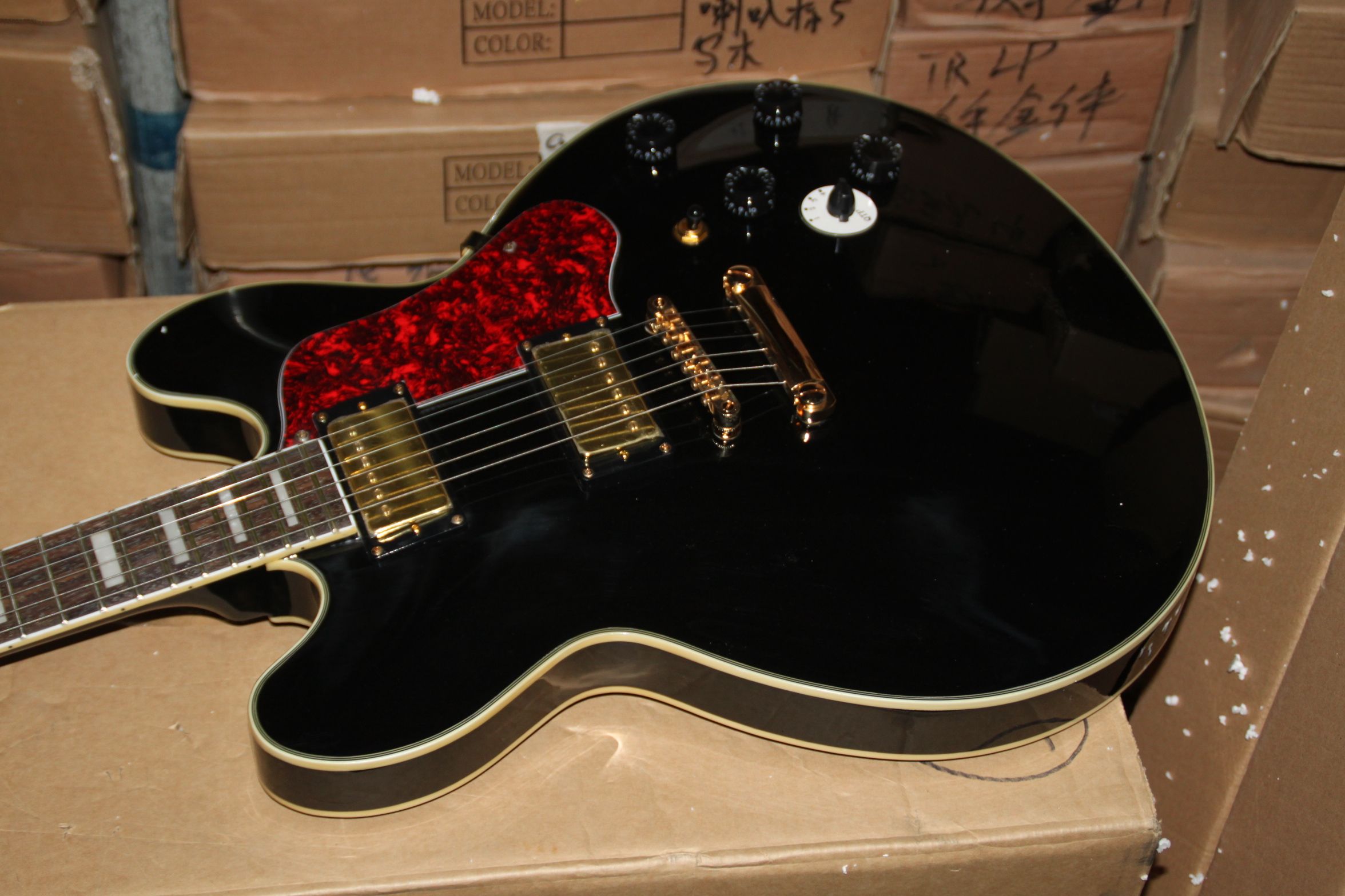 Wholesale Guitar Black Custom BBK Electric Guitar Best Selling Musical