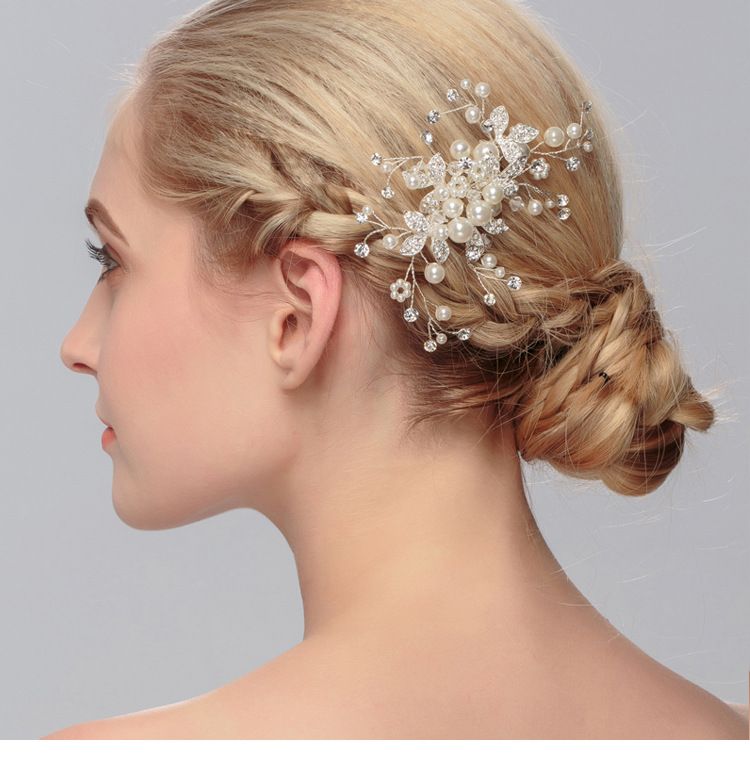Fancy hair barrettes Browse hair barrettes and hair clips in fun, trendy styles: hair bows, flowers, crystal clips & more. Free U.S. shipping & returns. Luxury hair bows and accessories made in France.