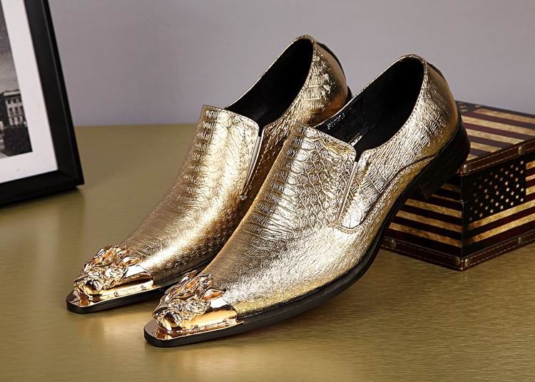 Luxury Mens Golden Dress Shoes British Designer Metal Toe Charm Slip On