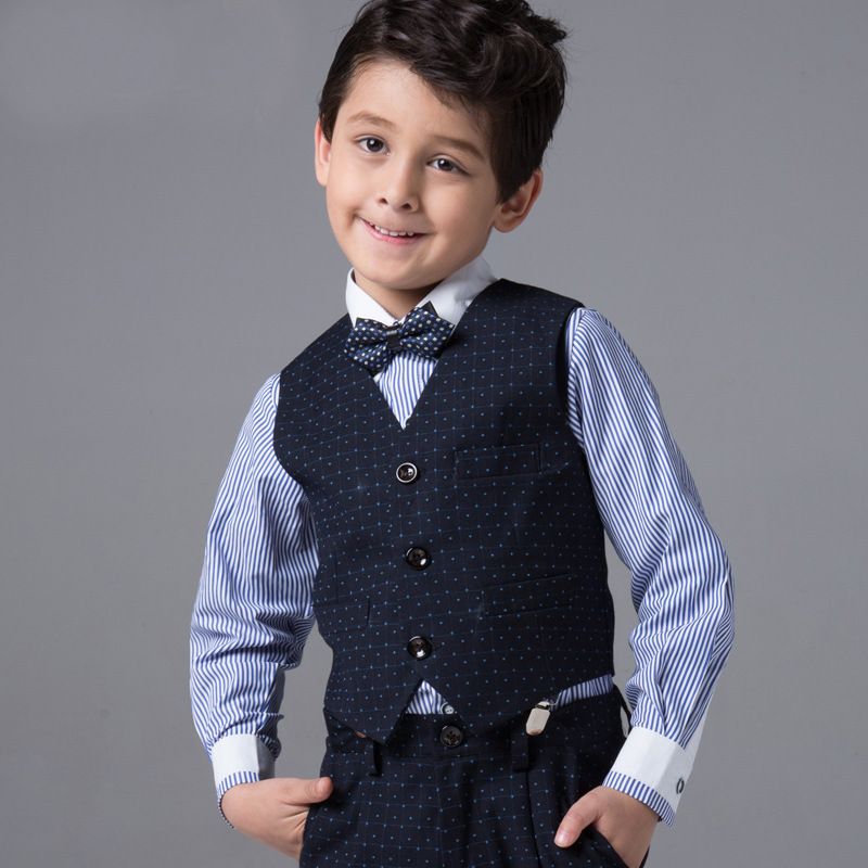 Kids dress suits The picture of cute pink frocks, feminine pink Girls T-shirts, girls tops, little Girls lehenga cholis, Girls salwar suits and other girl’s clothes are the first things that come to a mum’s mind the moment she learns that her child is a girl. And thanks to kids clothing online, you don’t even.