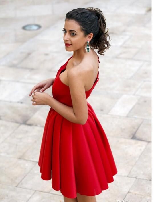 Compra 2017 Vestidos Cortos De Noche De Cóctel Plisados \u200b\u200brojos Una Línea  De Vestidos De Fiesta Para Niñas Con Apliques De Encaje Vestidos De  Graduación De Un Hombro Barato | Entrega Rápida