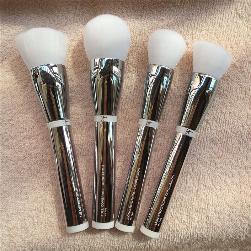 it cosmetics heavenly skin smoothing complexion brush 704 bye bye
