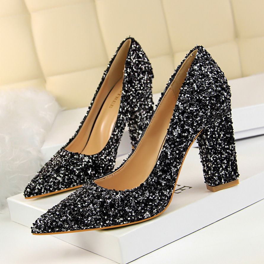 Abendkleid Schuhe Gold