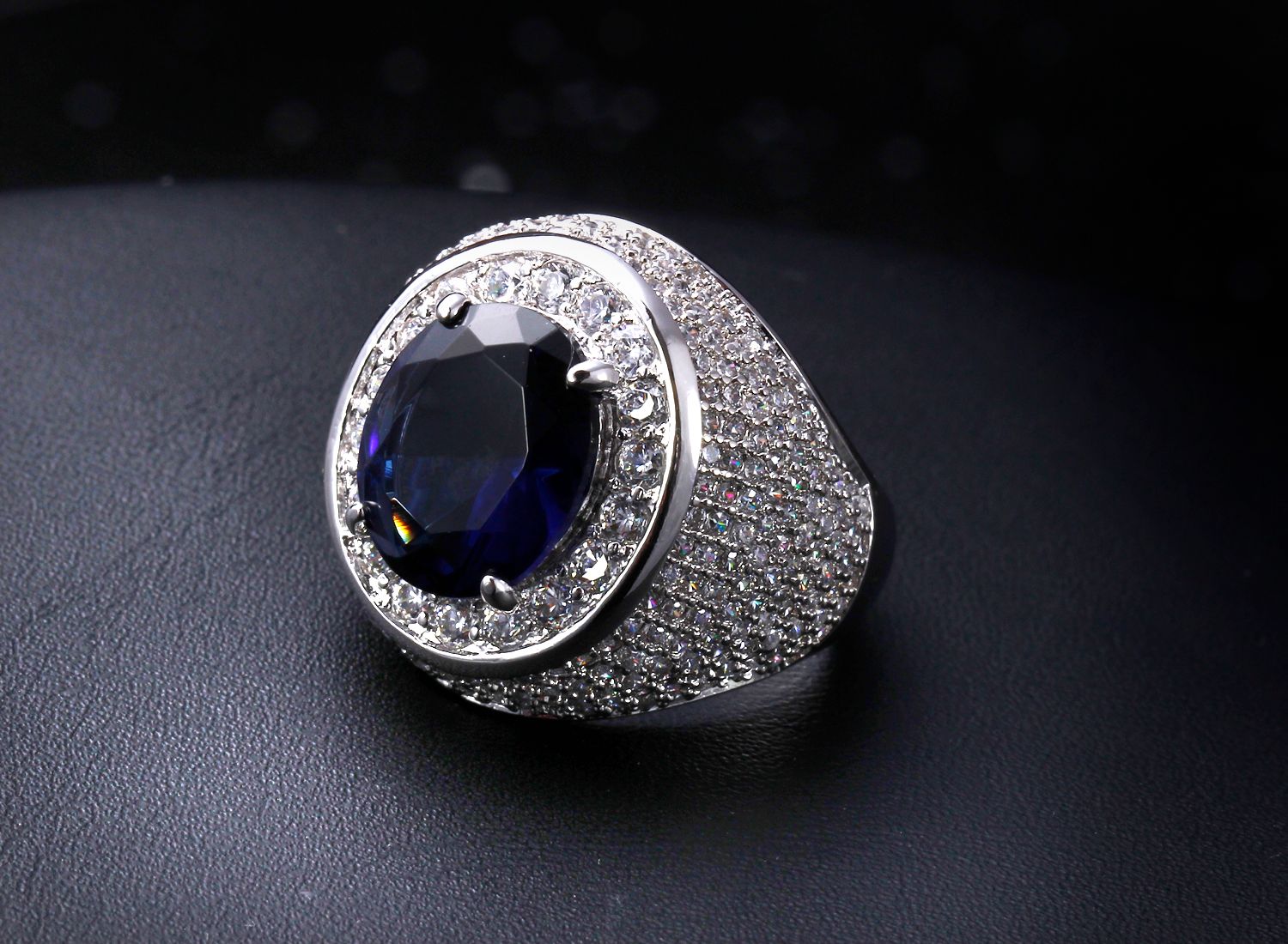 2021 Very Nice Ring And Fast Shipping! 18K Gold Rings With A Big Green